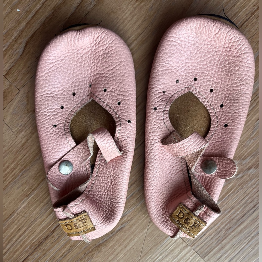 Two Pairs of Duchess and Fox Children’s Mary Jane’s - Picture 3 of 8